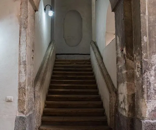 Апартаменты Garibaldi House *